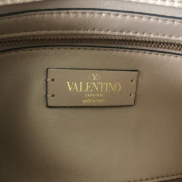 Valentino Garavani Roman Stud Small Lambskin Shoulder Leather Bag Rose Cannelle - Picture 12 of 16